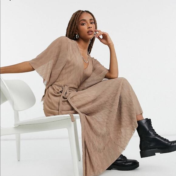 Liquorish Maxi Crinkled Wrap Dress Beige NWT Sz 8 Polyester Short Sleeve - Picture 10 of 12